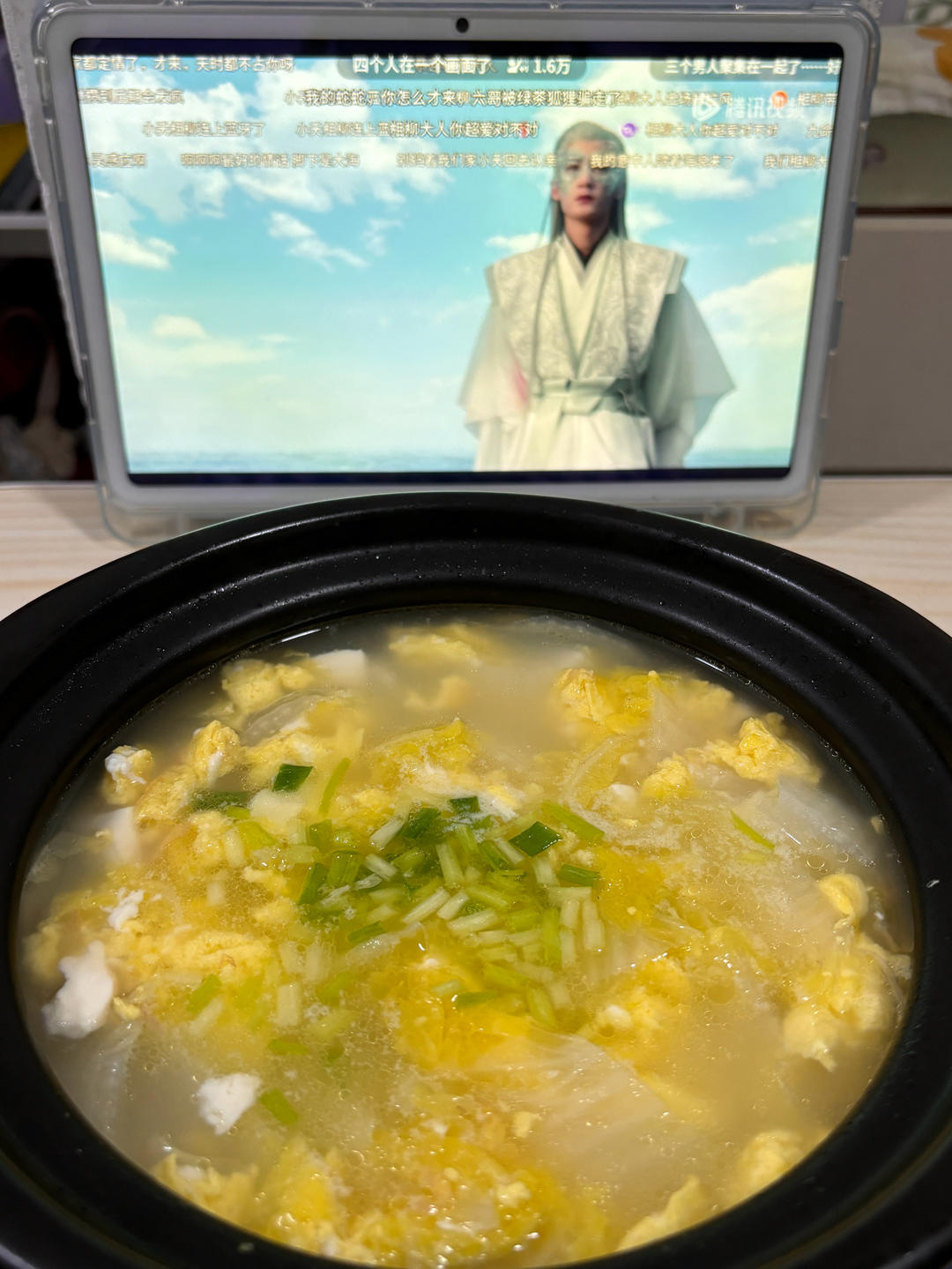 汤：豆腐鸡蛋白菜三鲜汤