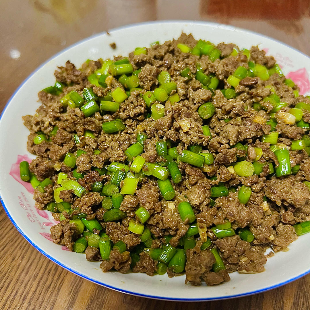 下饭神器蒜苔粒炒肉碎