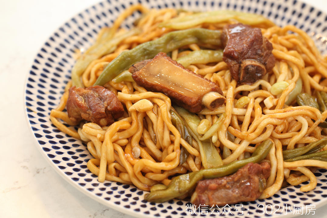 排骨豆角焖面 <302小厨房>的做法