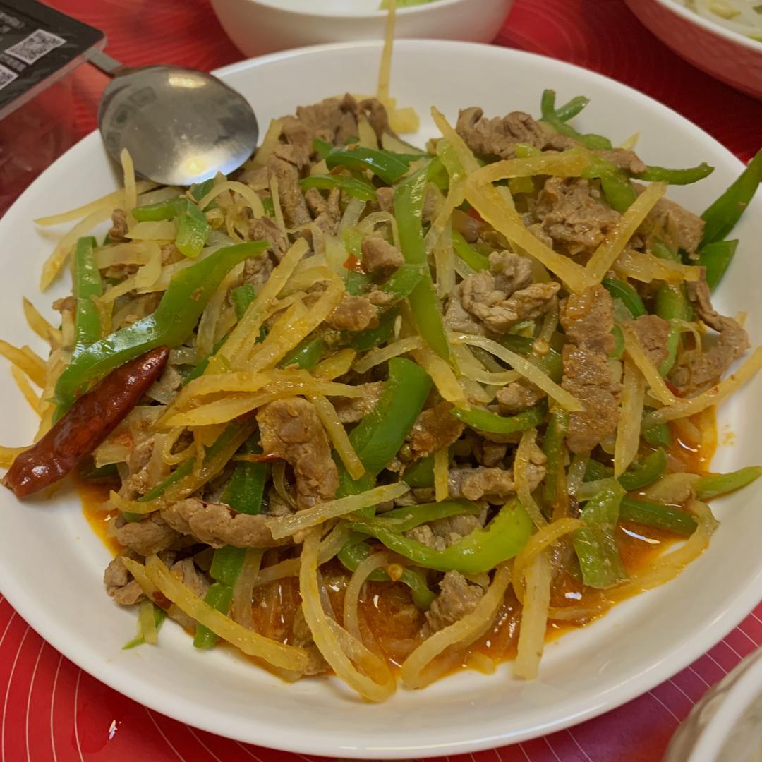 厨师长教你：“青椒牛肉丝”的家常做法，家乡的味道，先收藏了