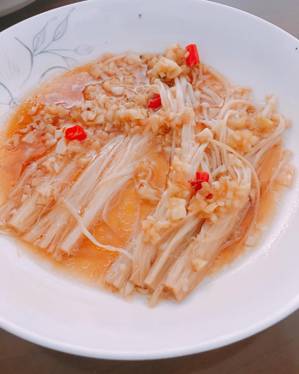 一口上瘾的蒜蓉金针菇