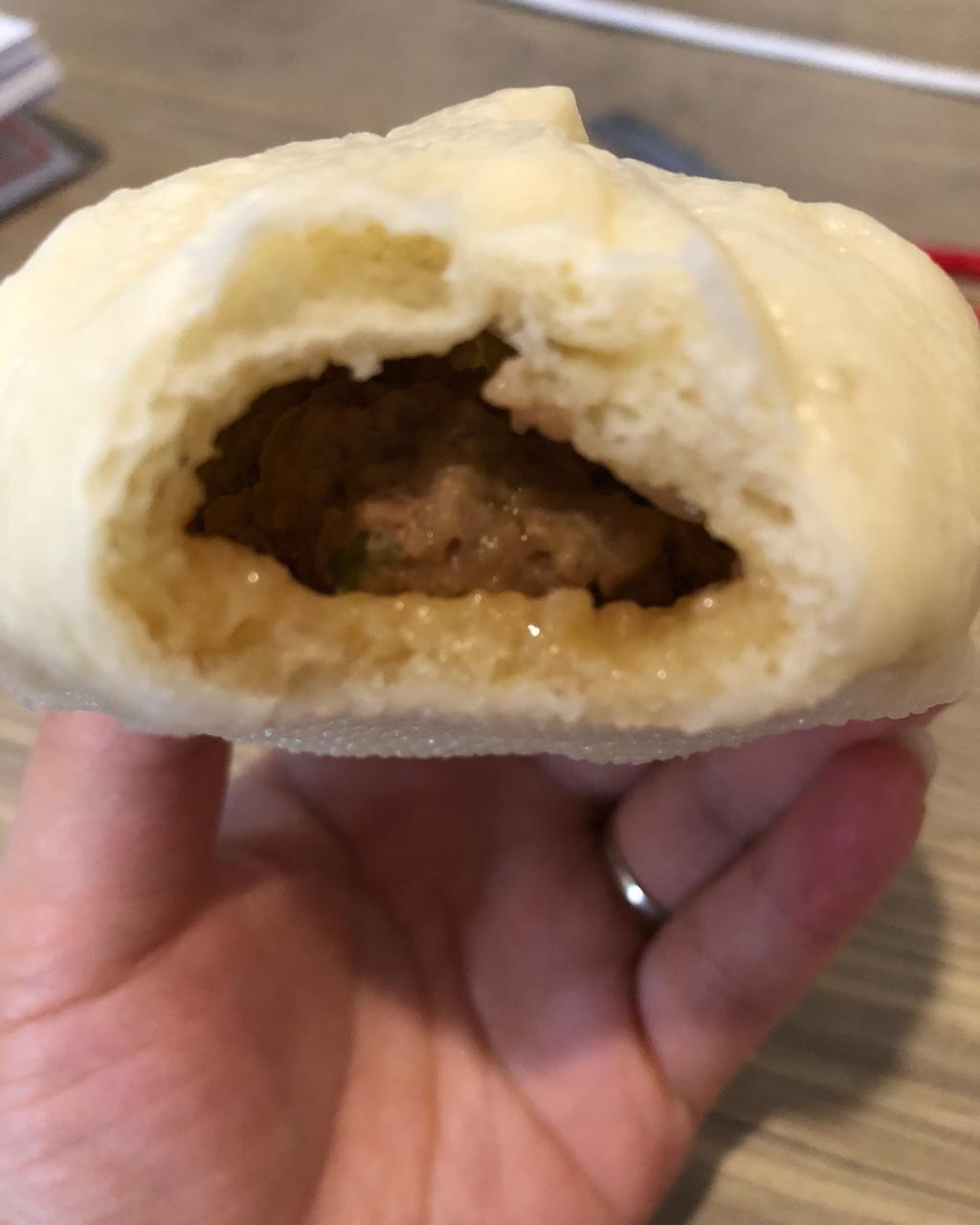 松软多汁的肉包子