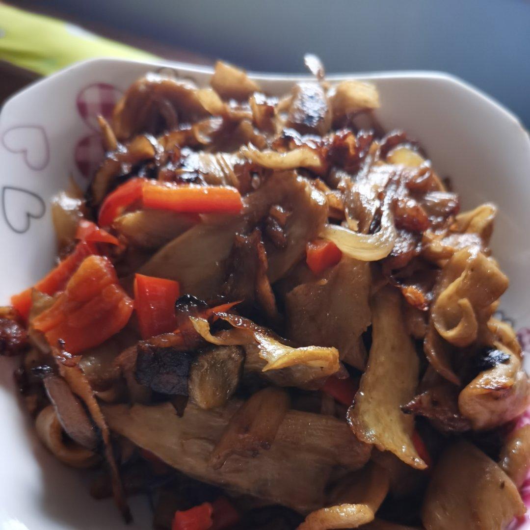 拽女奇奇做的干锅手撕面筋