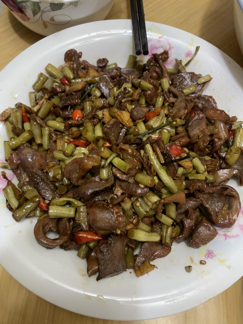 酸豆角炒鸡胗
