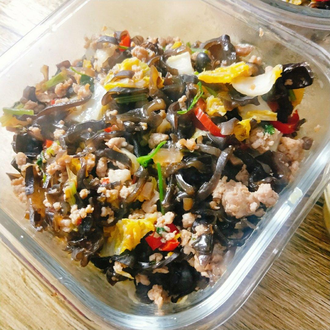 木耳芹菜炒肉末（快手菜）