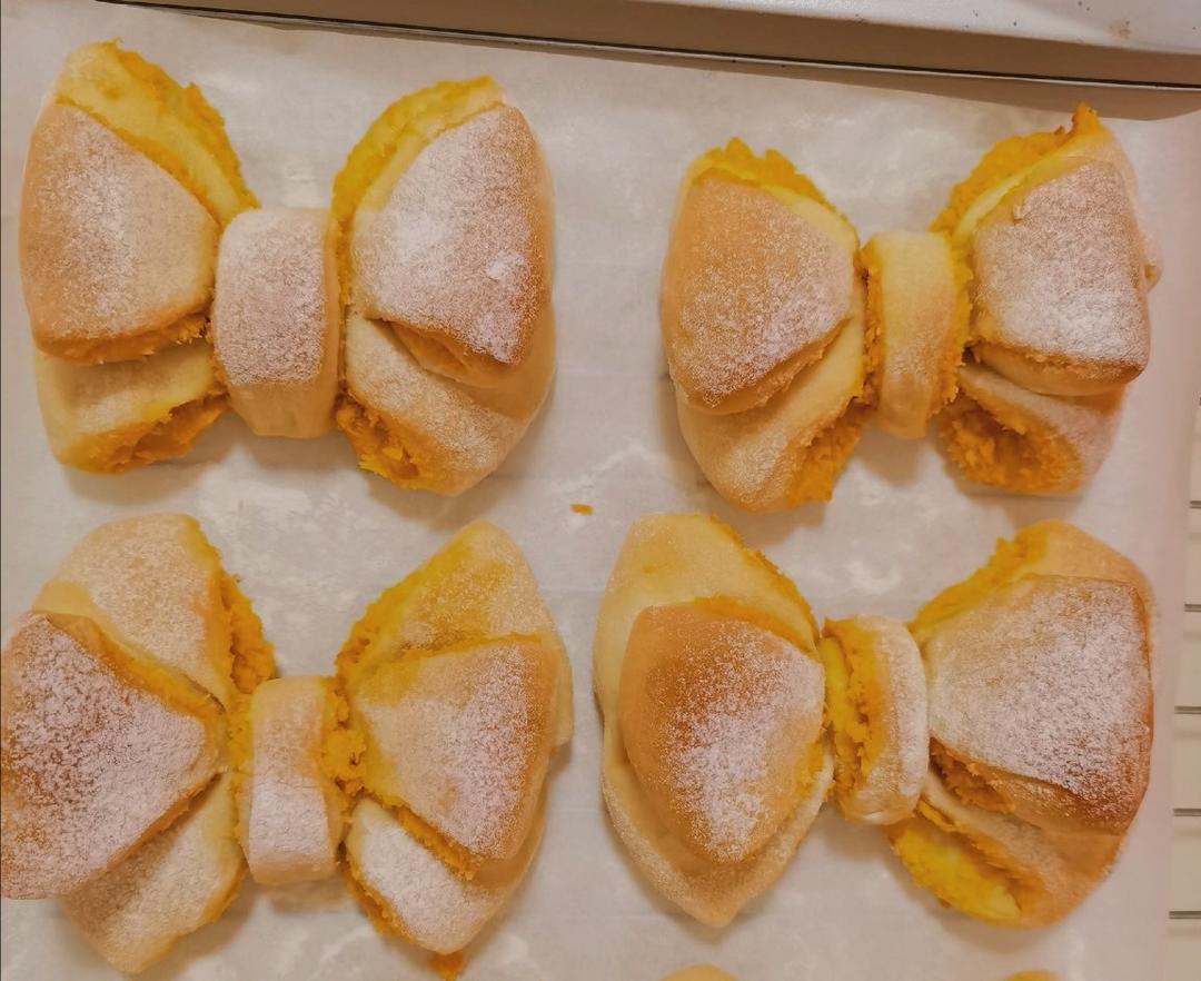 蝴蝶结🎀面包（南瓜泥椰蓉馅）