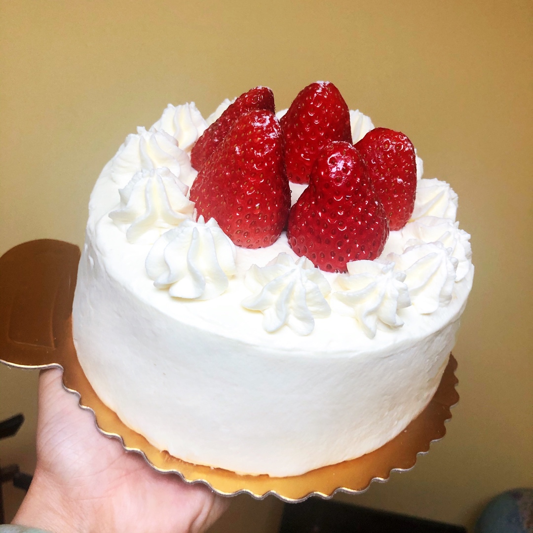 草莓奶油蛋糕(海绵蛋糕底)