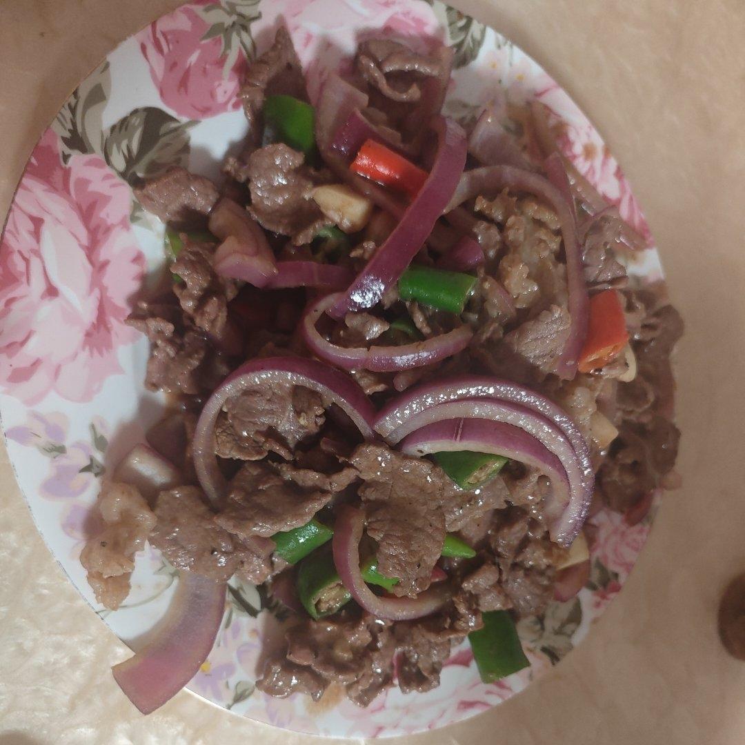 小炒牛肉（肉嫩味香）