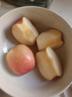 【广东煲汤】青红萝卜苹果煲猪铮（是的你没有看错，苹果也可以煲汤）的做法 步骤3