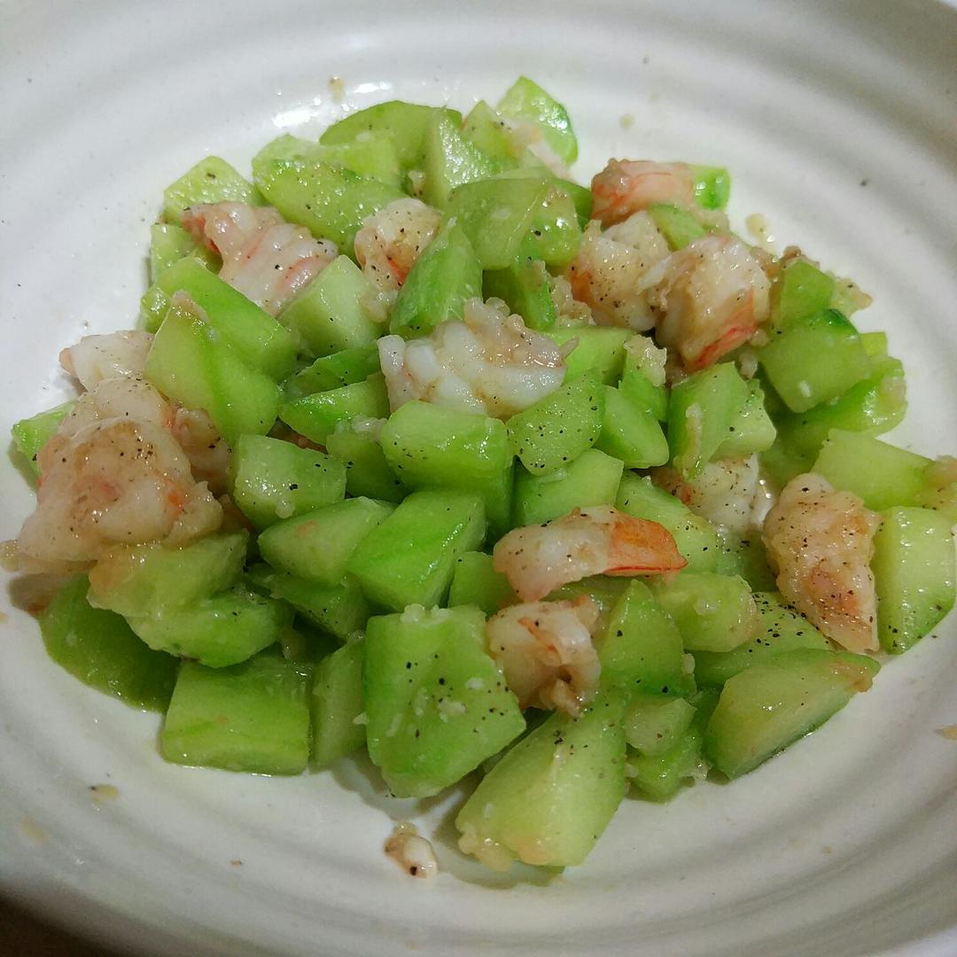 我只是静静的在做饭(๑• . •๑)