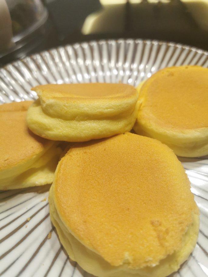 不用烤箱 15分钟无油低糖的舒芙蕾蛋糕松饼 🥞 蓬松绵软