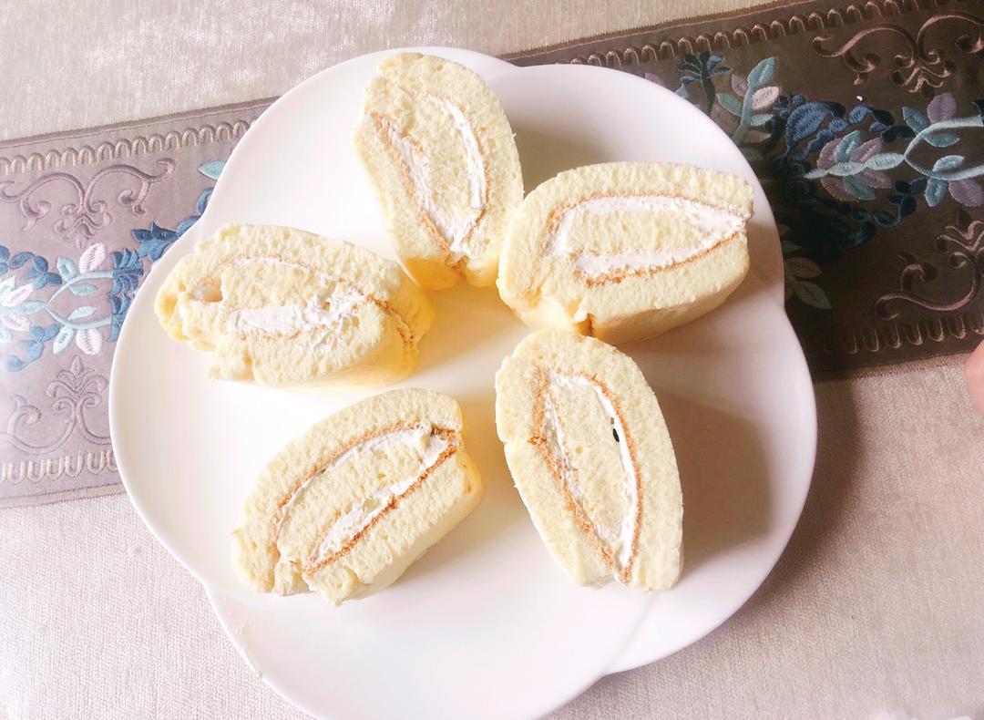 戚风奶油蛋糕卷