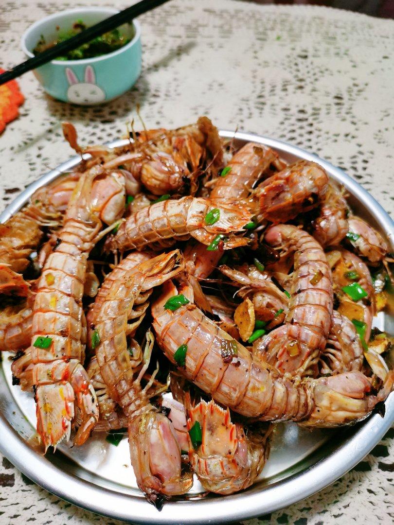 无油炸版的椒盐皮皮虾和巧拨虾壳的方法