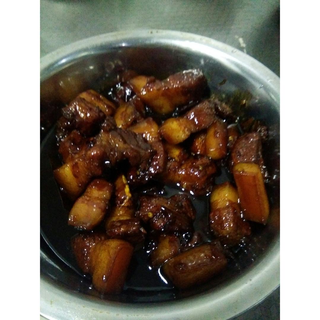 吃着碗里望着锅里的红烧肉