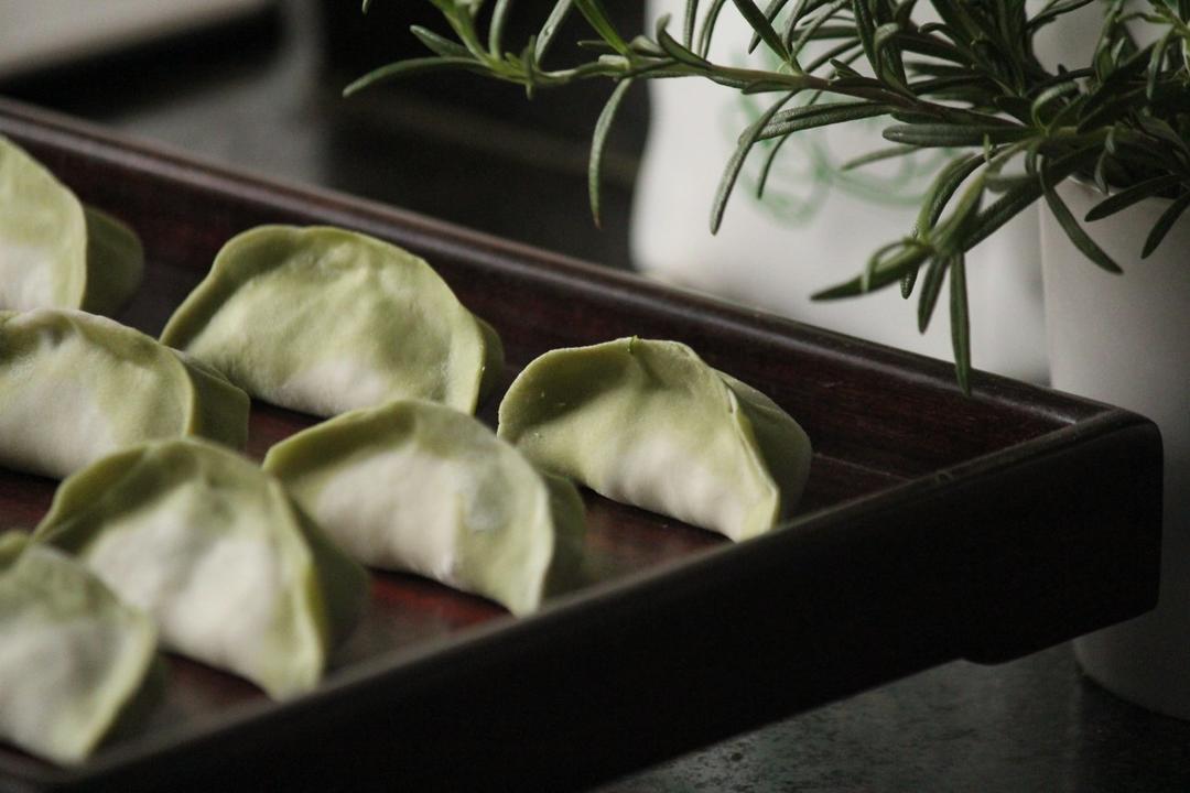 翡翠白玉白菜饺子详细版（附翡翠白玉白菜饺子包法，翡翠白玉饺子皮两种制法，面包机和面，翡翠白玉烧卖，各种馅料搭配）