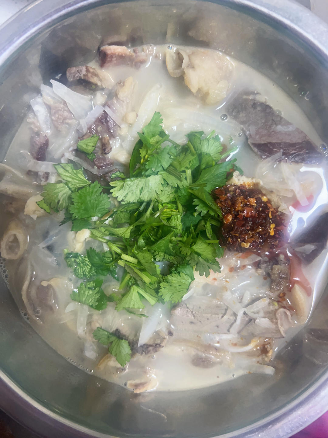 奶白色！羊头肉羊杂白萝卜粉丝汤