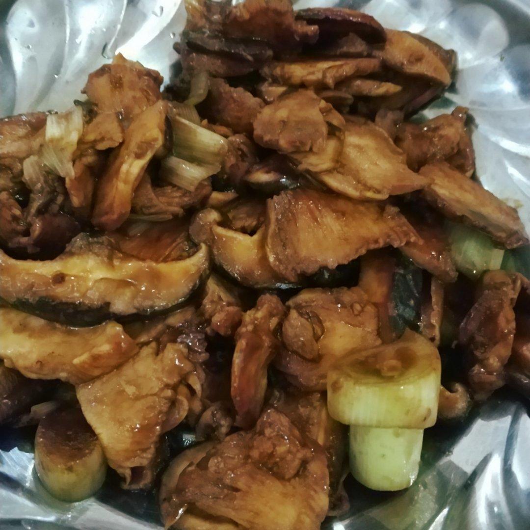 蚝油鸡胸肉炒香菇