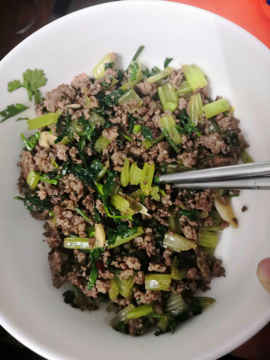 芹菜牛肉末「下饭神器」