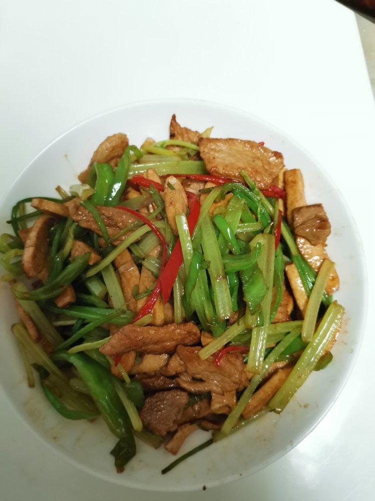 素菜：芹菜炒豆腐干