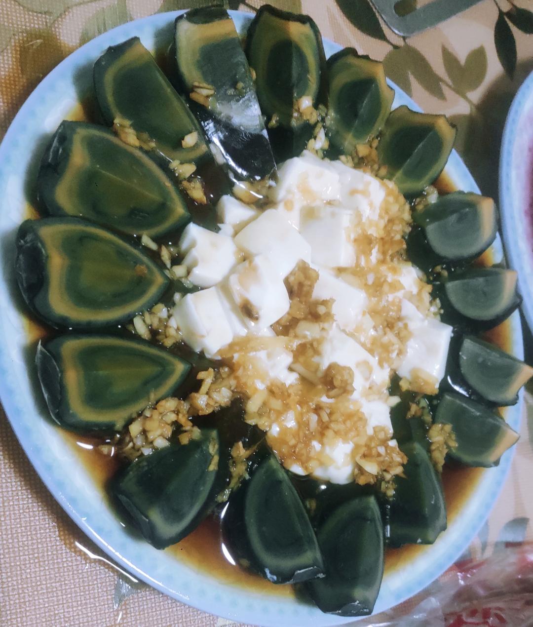 黄瓜拌皮蛋的做法