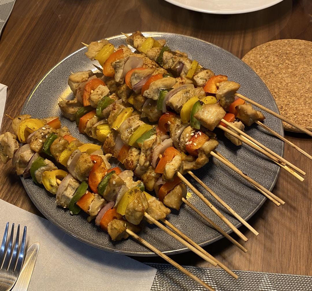 有颜又有料的烤鸡肉蔬菜串