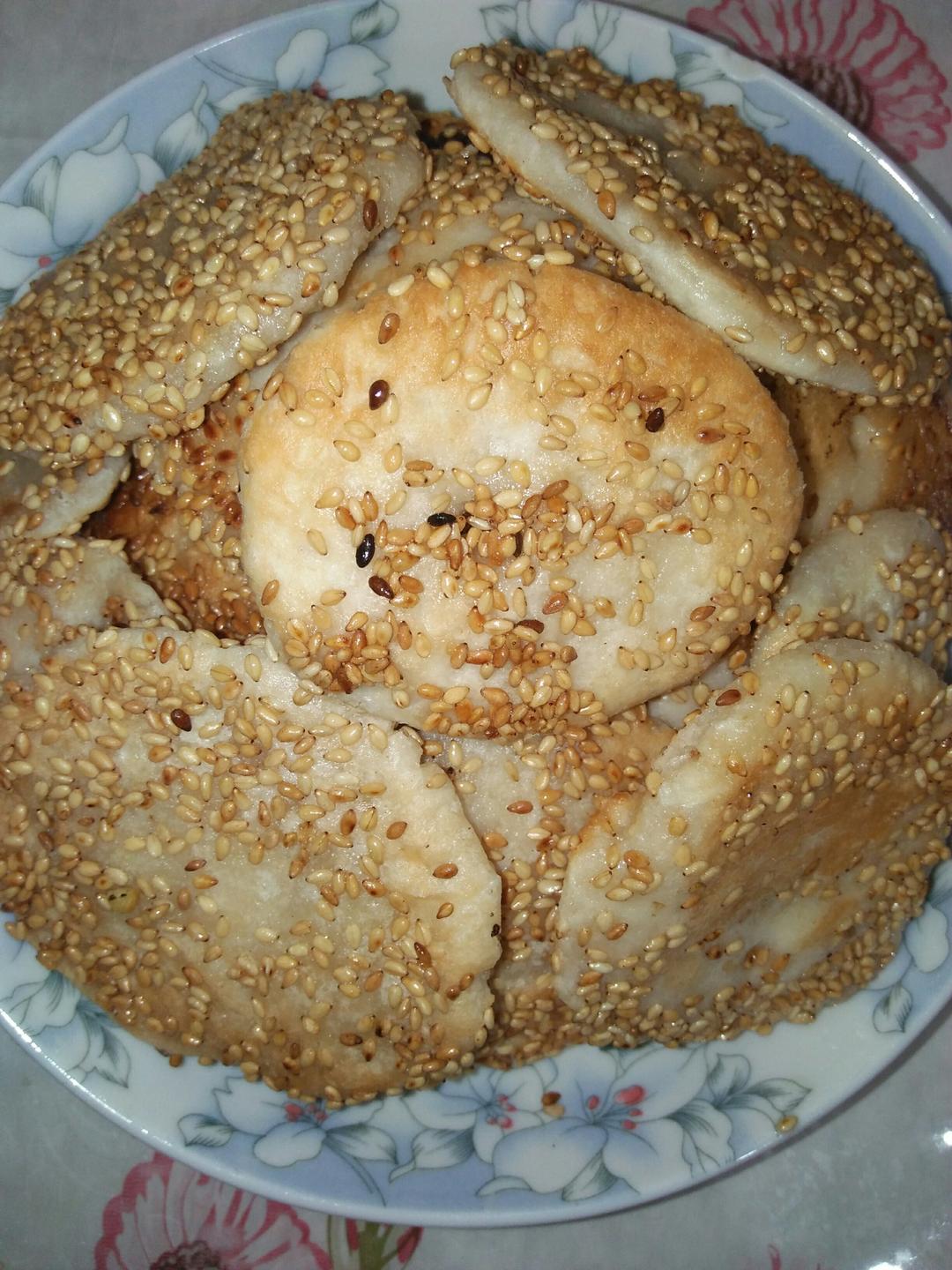 喷香喷香的芝麻核桃糯米饼