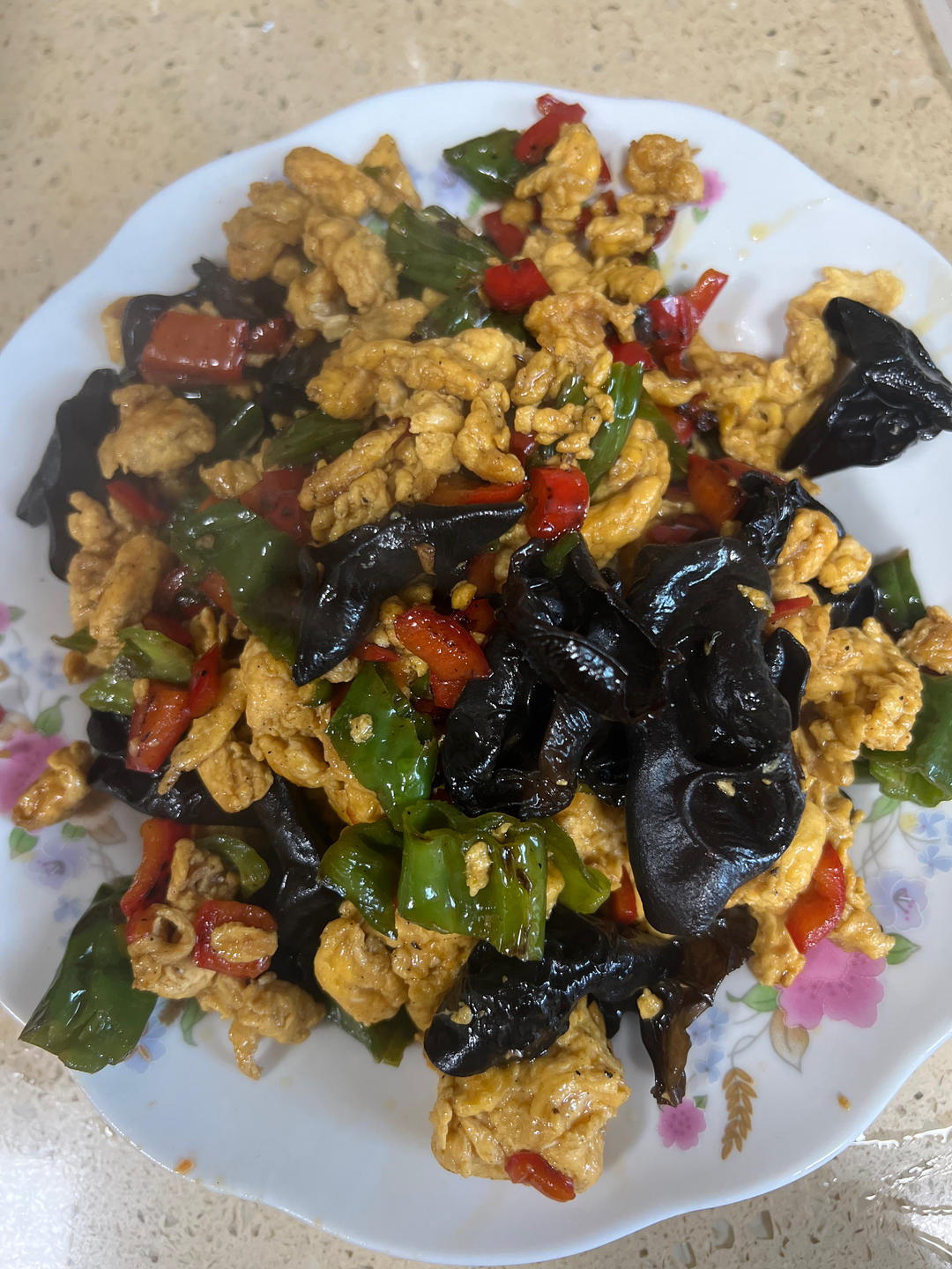 黑木耳青椒炒鸡蛋（营养又下饭）