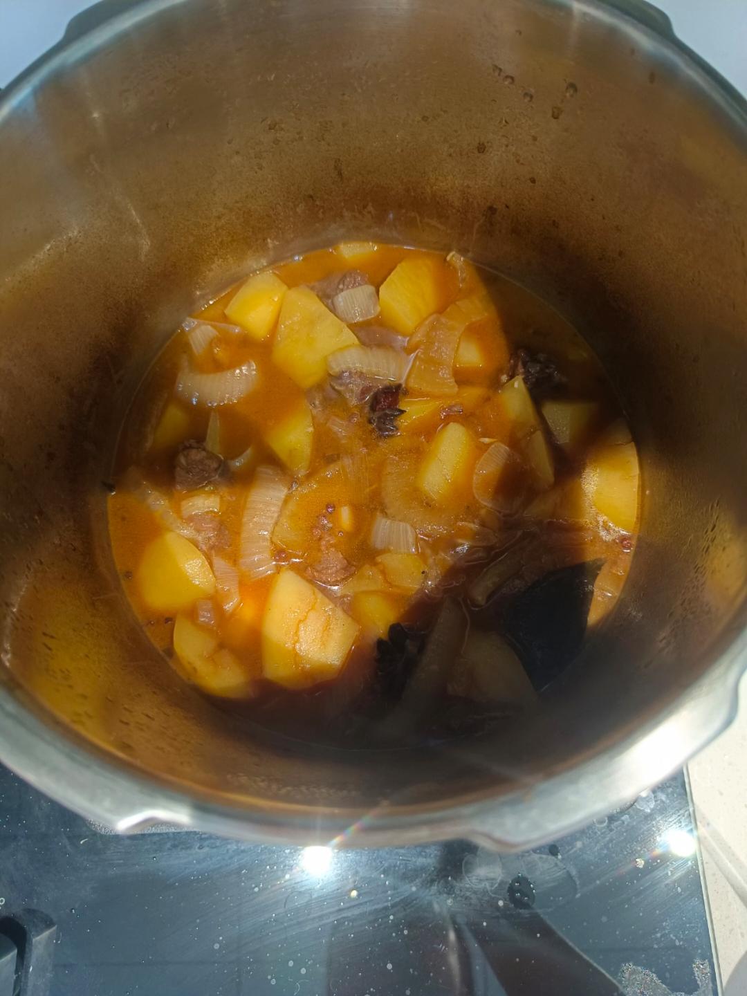 土豆焖牛腩