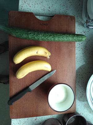 黄瓜香蕉奶昔的做法 步骤1