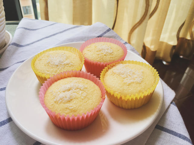 原味海绵纸杯蛋糕（非常适合裱花、盖糖皮的cupcake方子）