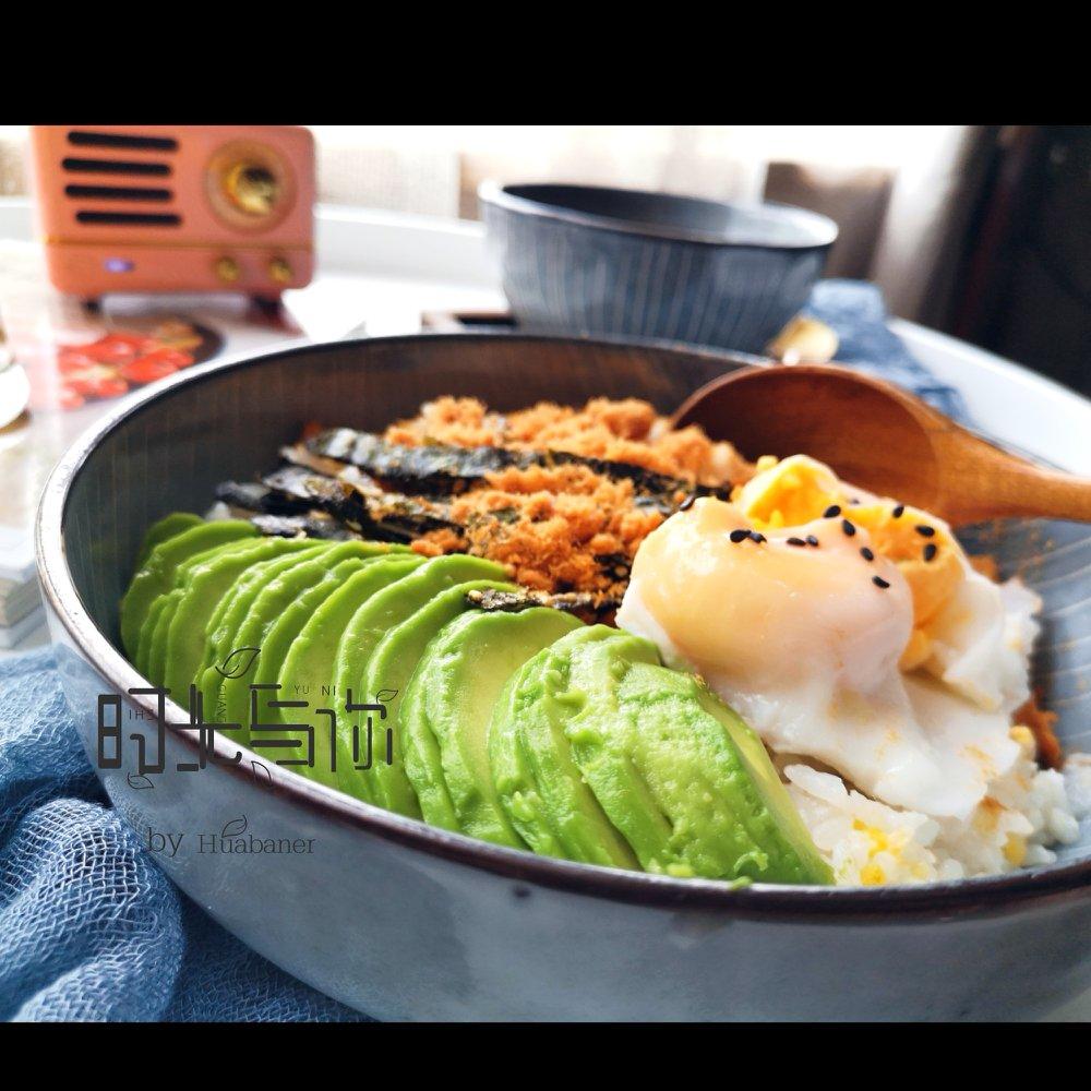 牛油果海苔肉松拌饭
