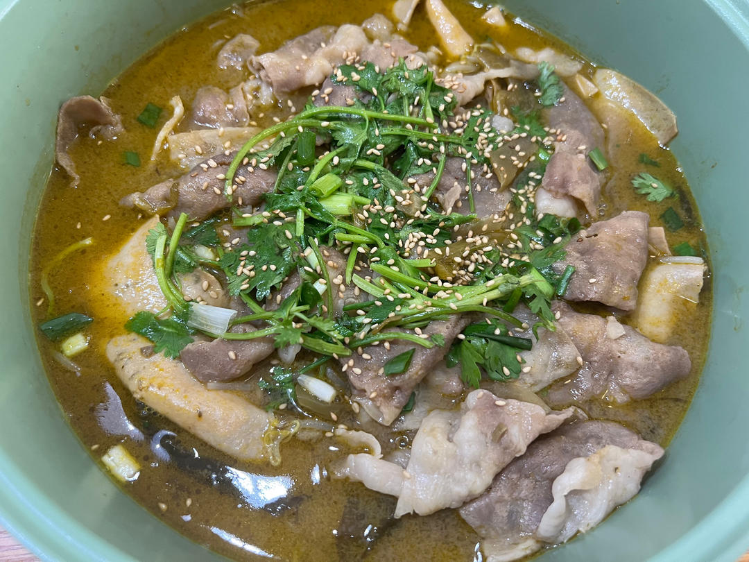 酸菜肥牛煲