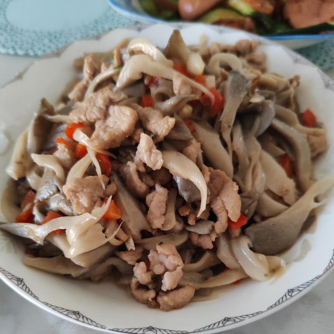 平菇炒肉片