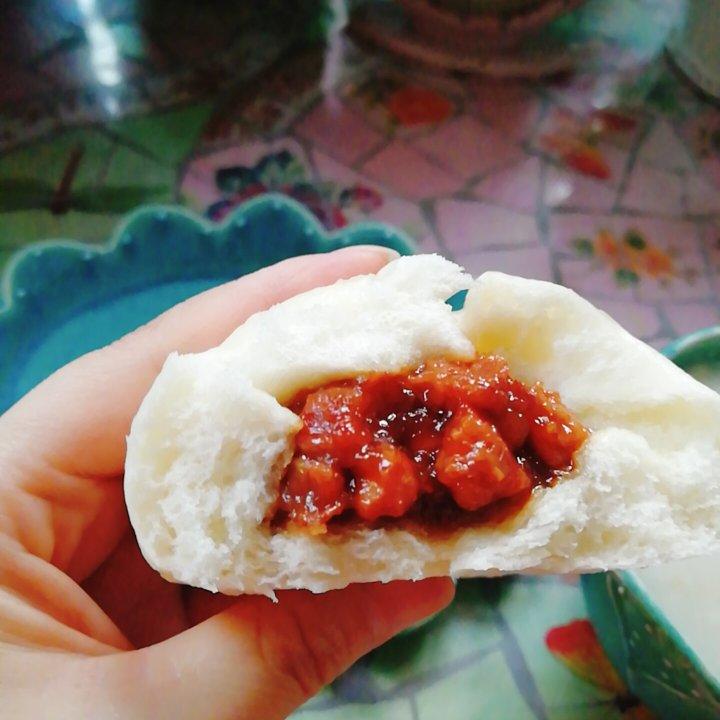 云朵般松软爆浆蜜汁叉烧包