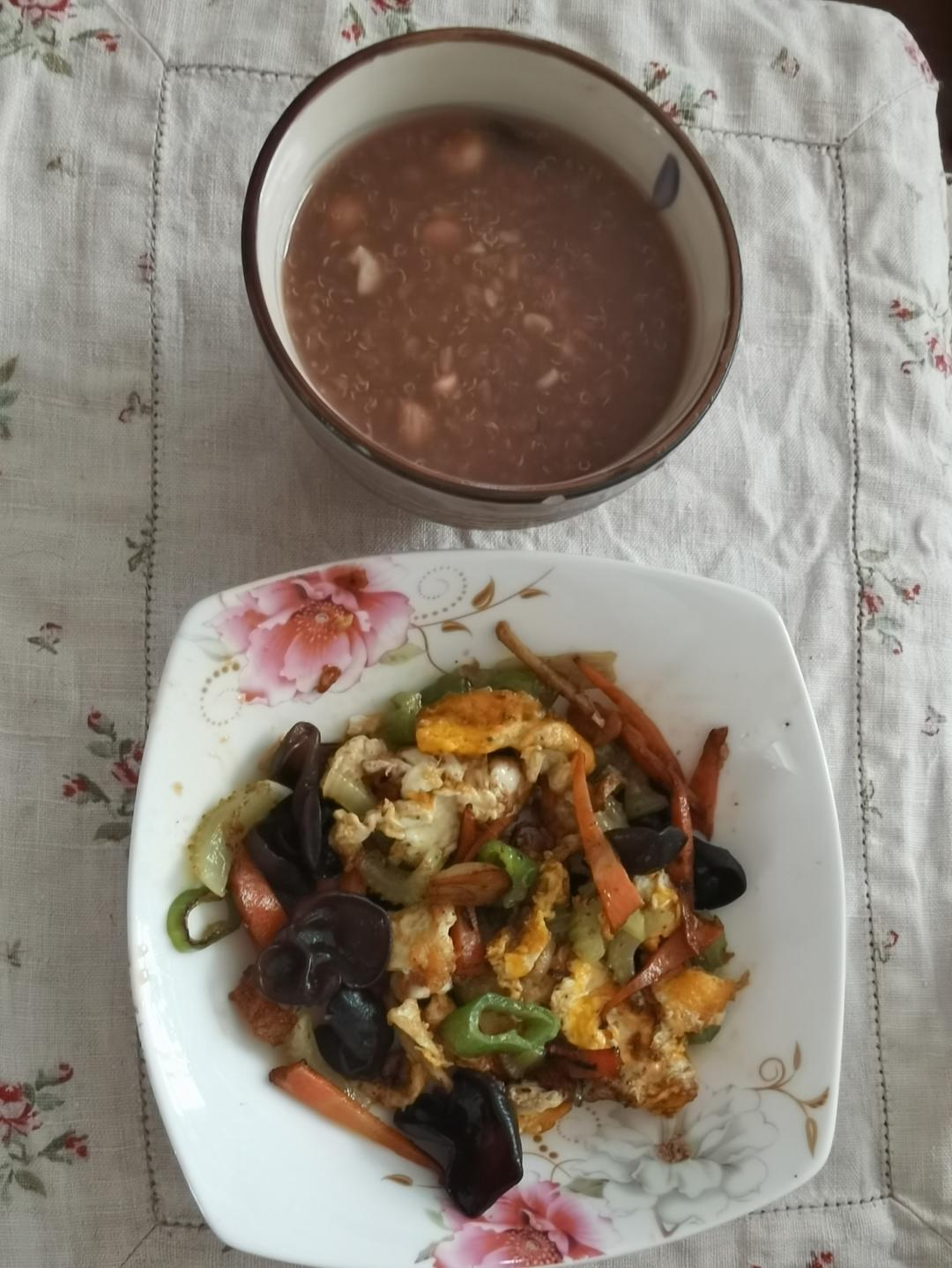 芹菜木耳炒鸡蛋