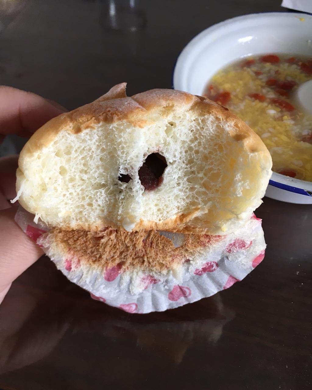 如棉花般松软的海苔肉松面包