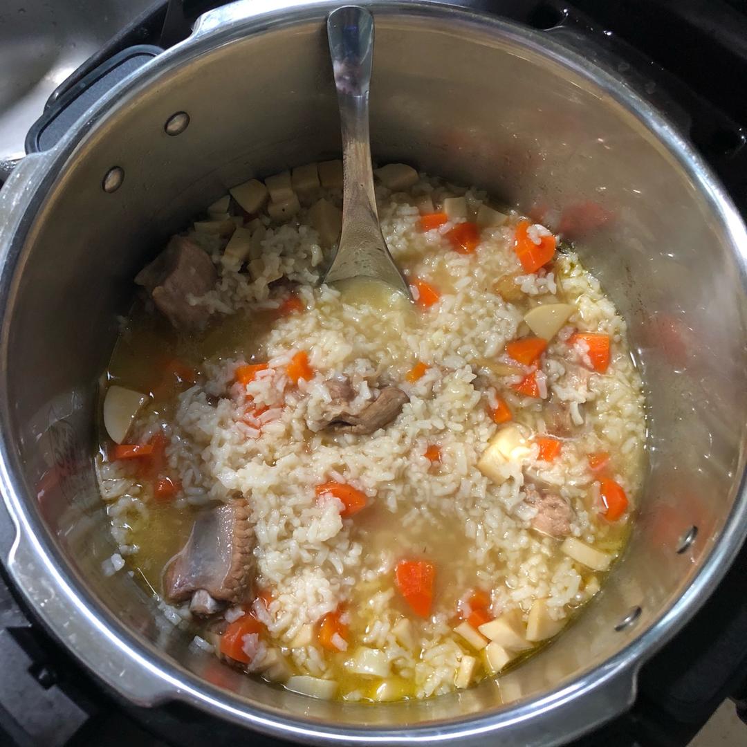 喷香排骨焖饭（爆好吃）