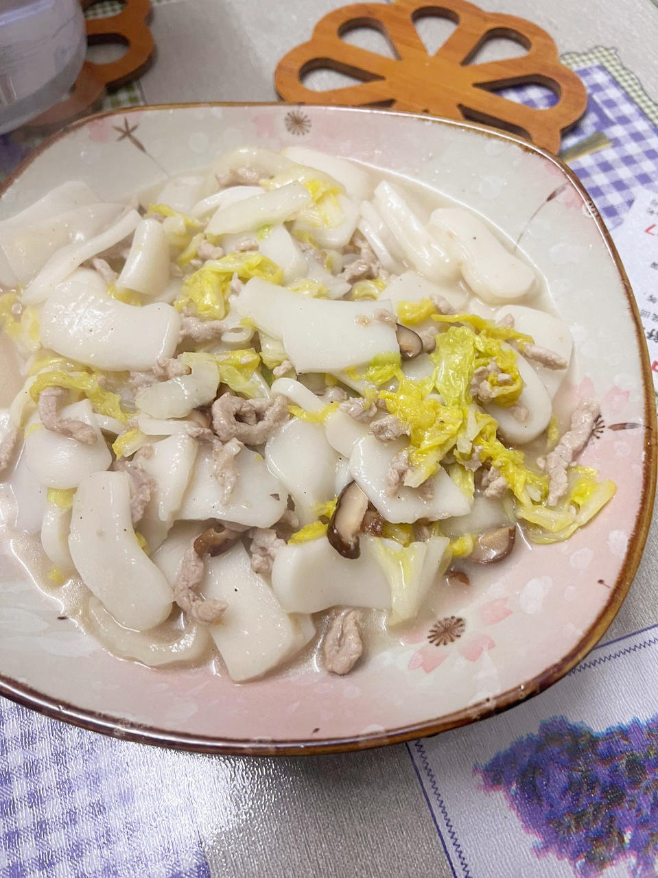 不挑锅、不焦不沾的黄芽菜肉丝炒年糕