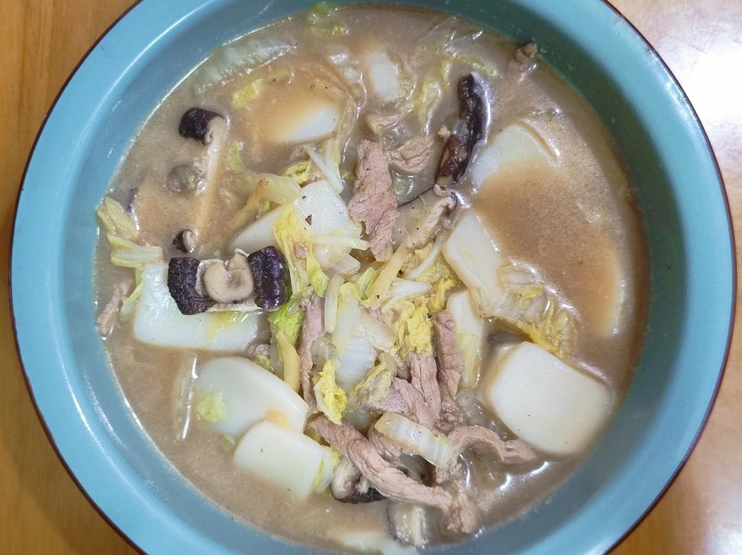 【白菜肉丝年糕汤】