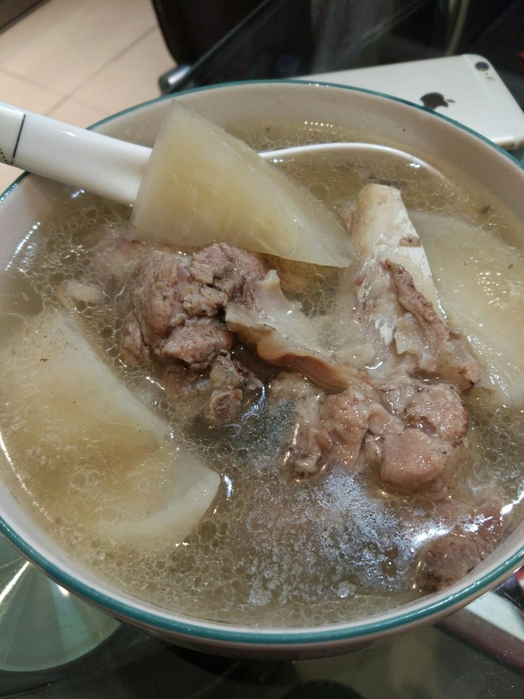 棒骨萝卜汤