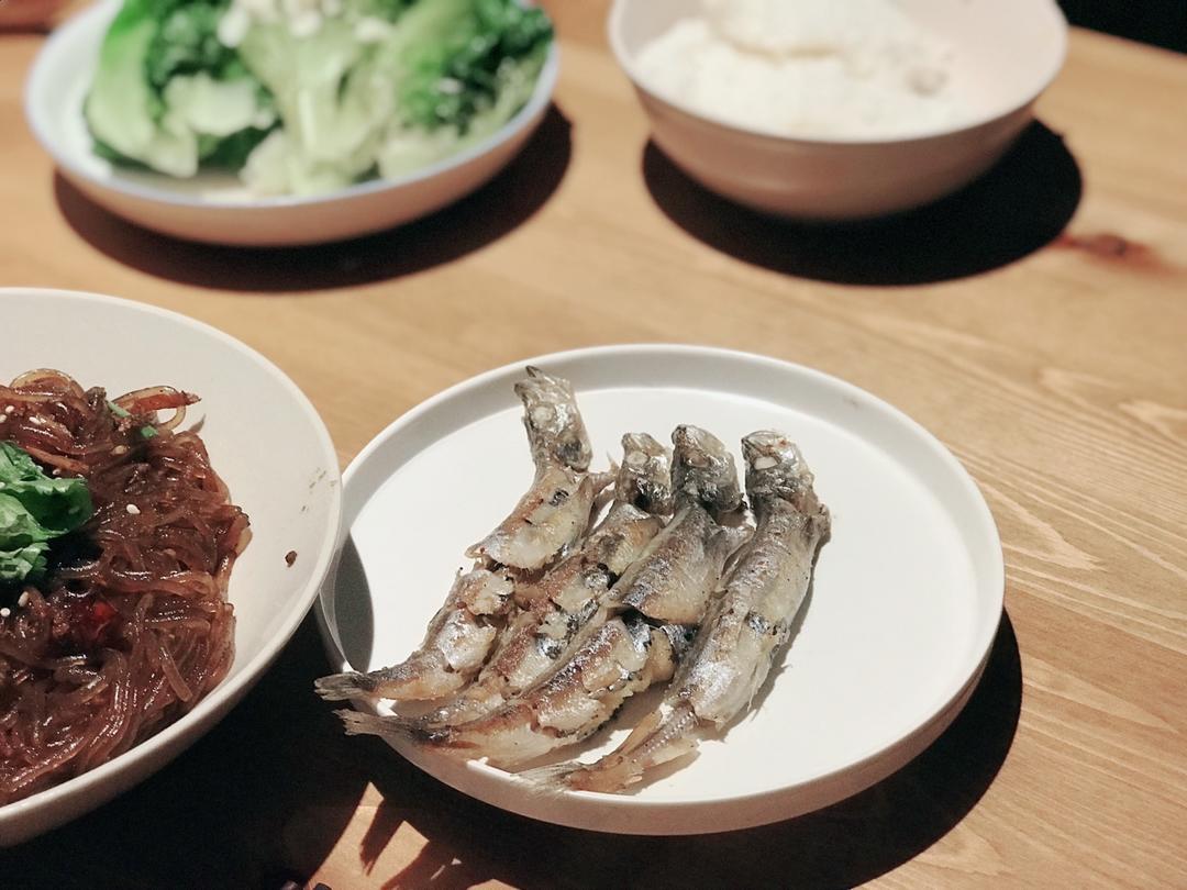 香煎多春鱼