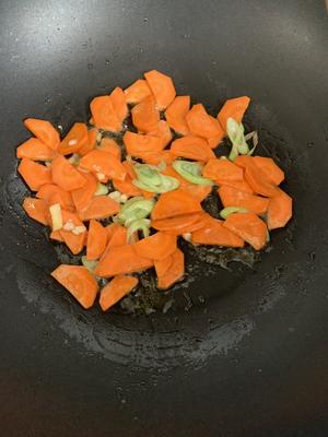 素炒杏鲍菇青椒胡萝卜的做法 步骤5