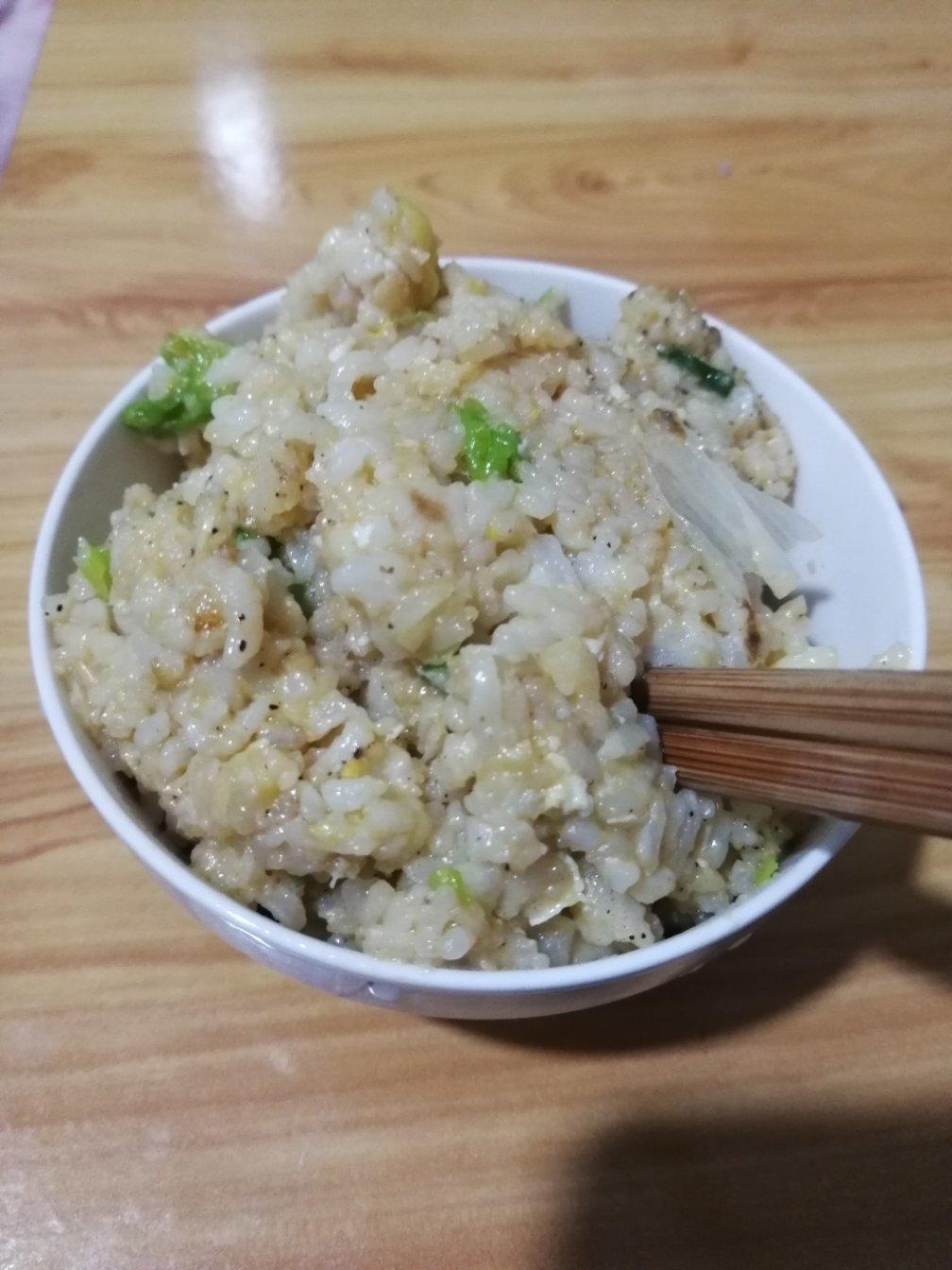 蒜香酱油炒饭