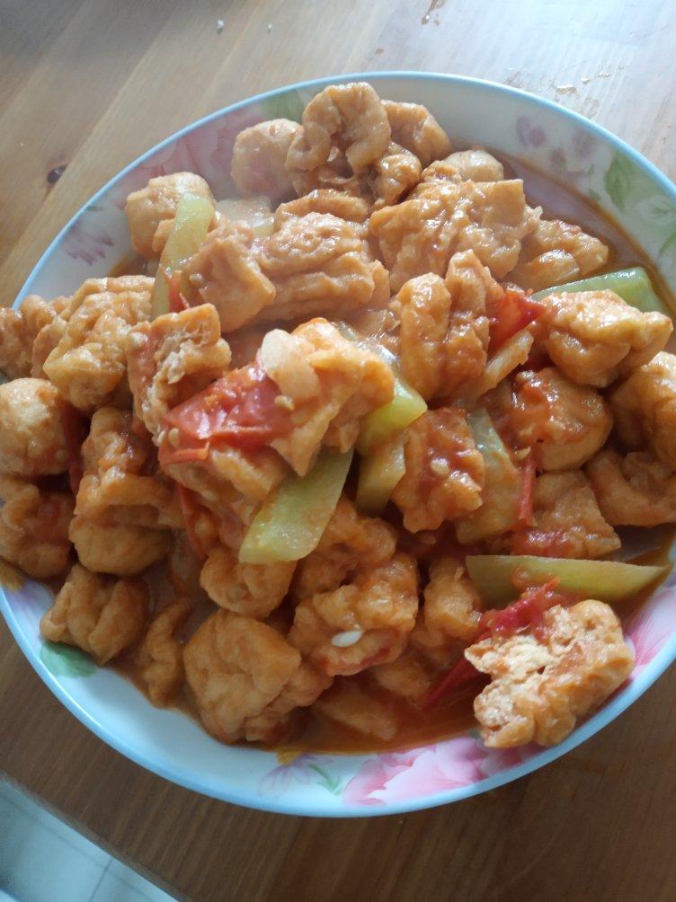番茄焖豆腐泡，低脂开胃又营养。