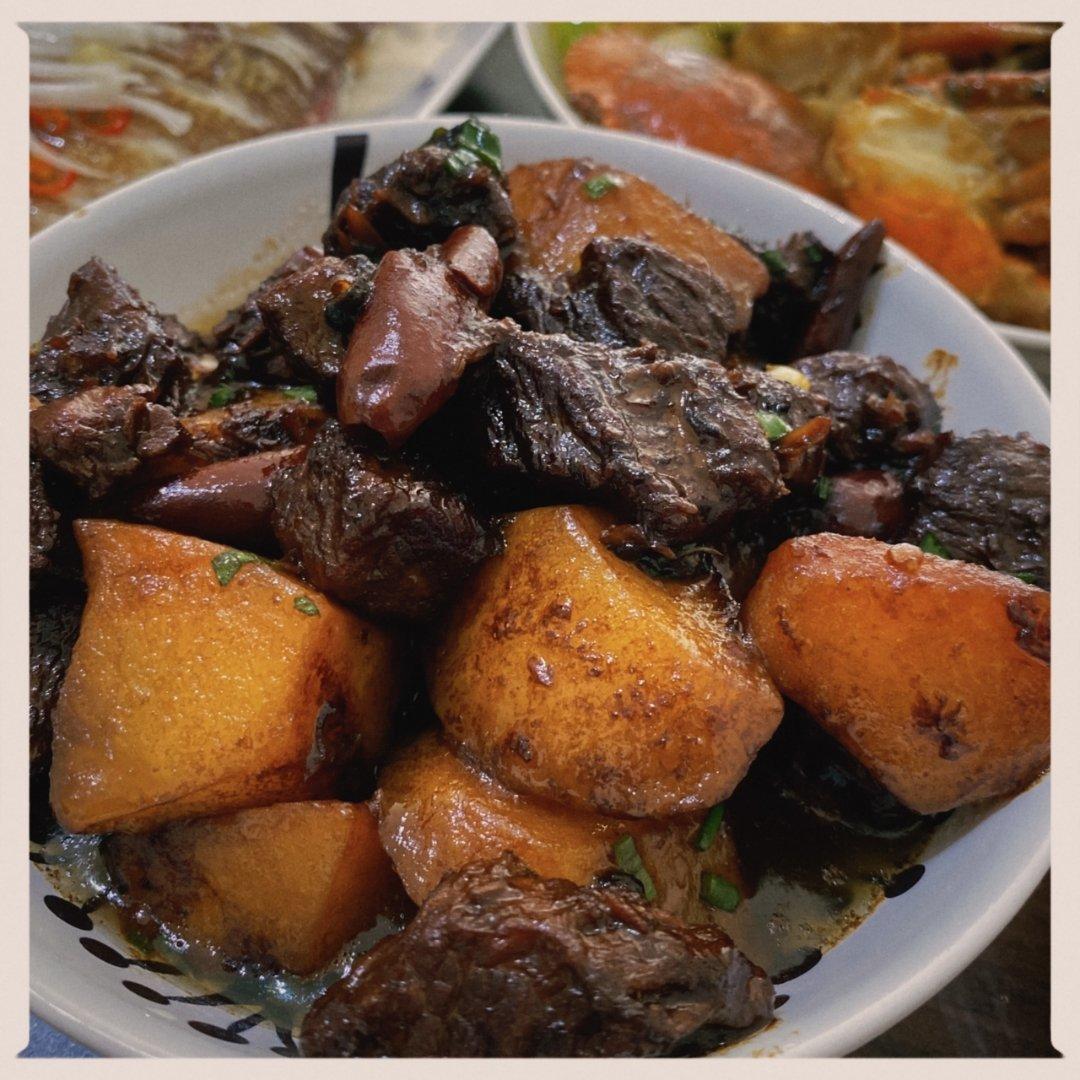 小土豆烧牛肉，红烧牛腩，好吃到舔盘