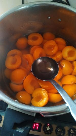 冰糖黄杏罐头的做法 步骤4