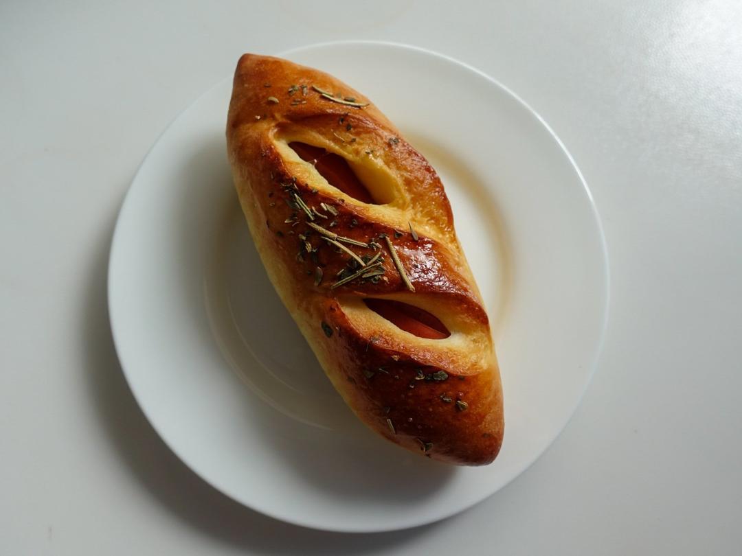 治愈甜腻的｜法式芥末籽香肠面包