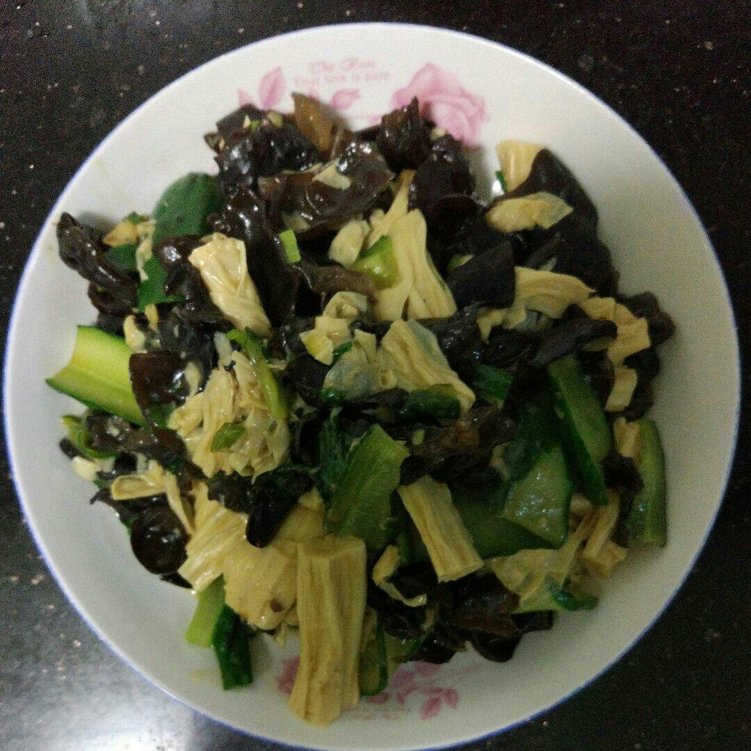 腐竹木耳黄瓜炒