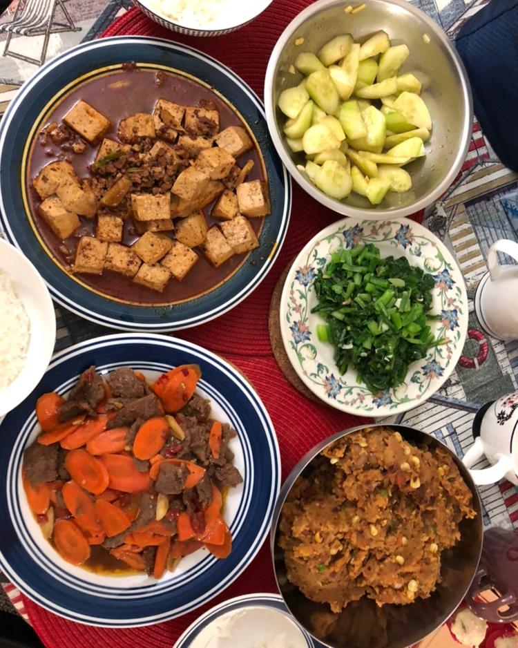 小凡和呆呆的日常时光