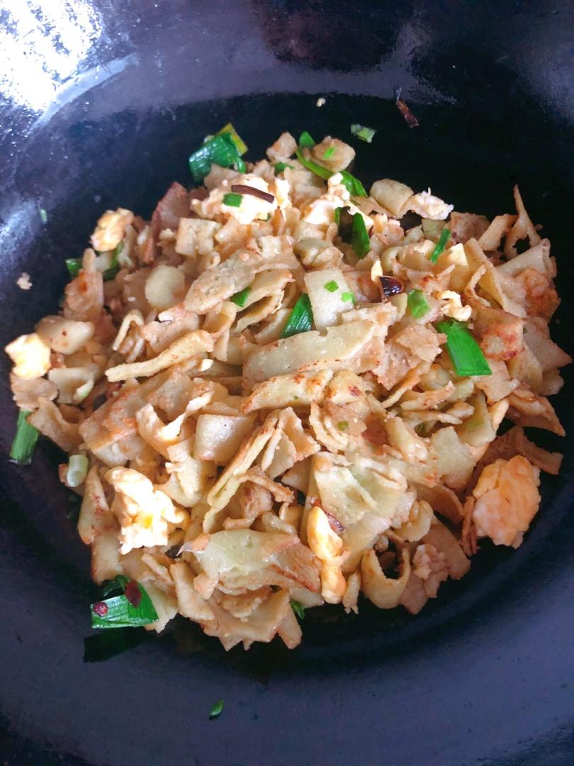 湖北特色小吃  腊肉炒豆丝